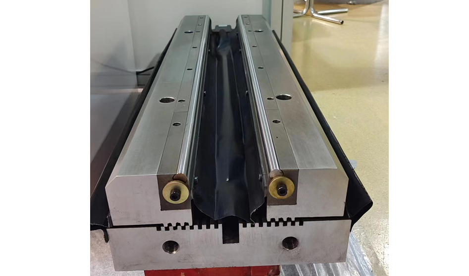 Adjustable Die